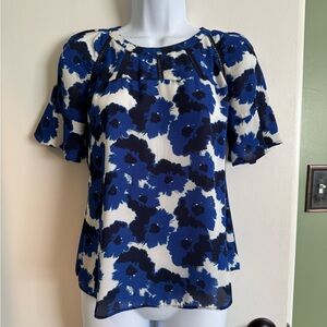 Banana Republic Blue and White Floral Short Sleeve Blouse